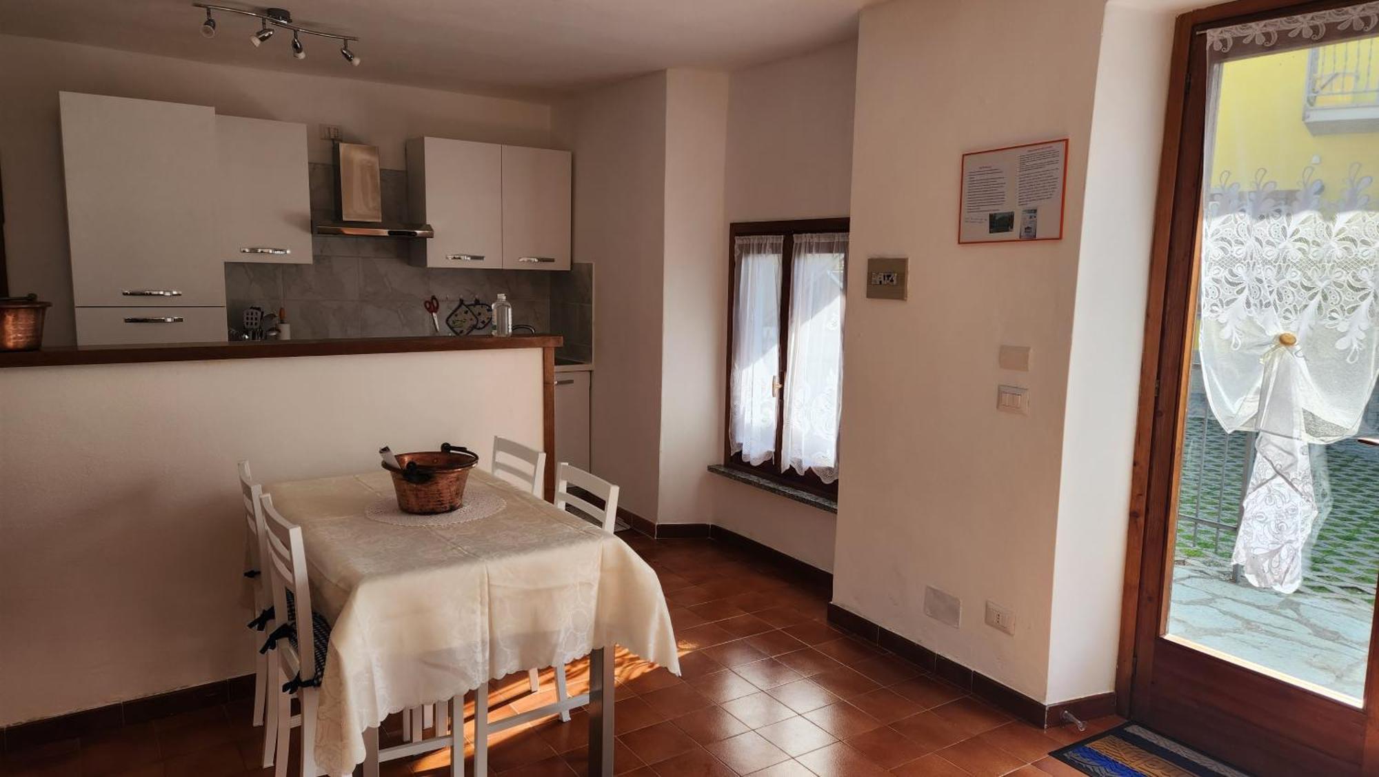 Laura'S Cottage With Lake View, Detached, 5 Kilometers From Varenna Lierna Extérieur photo