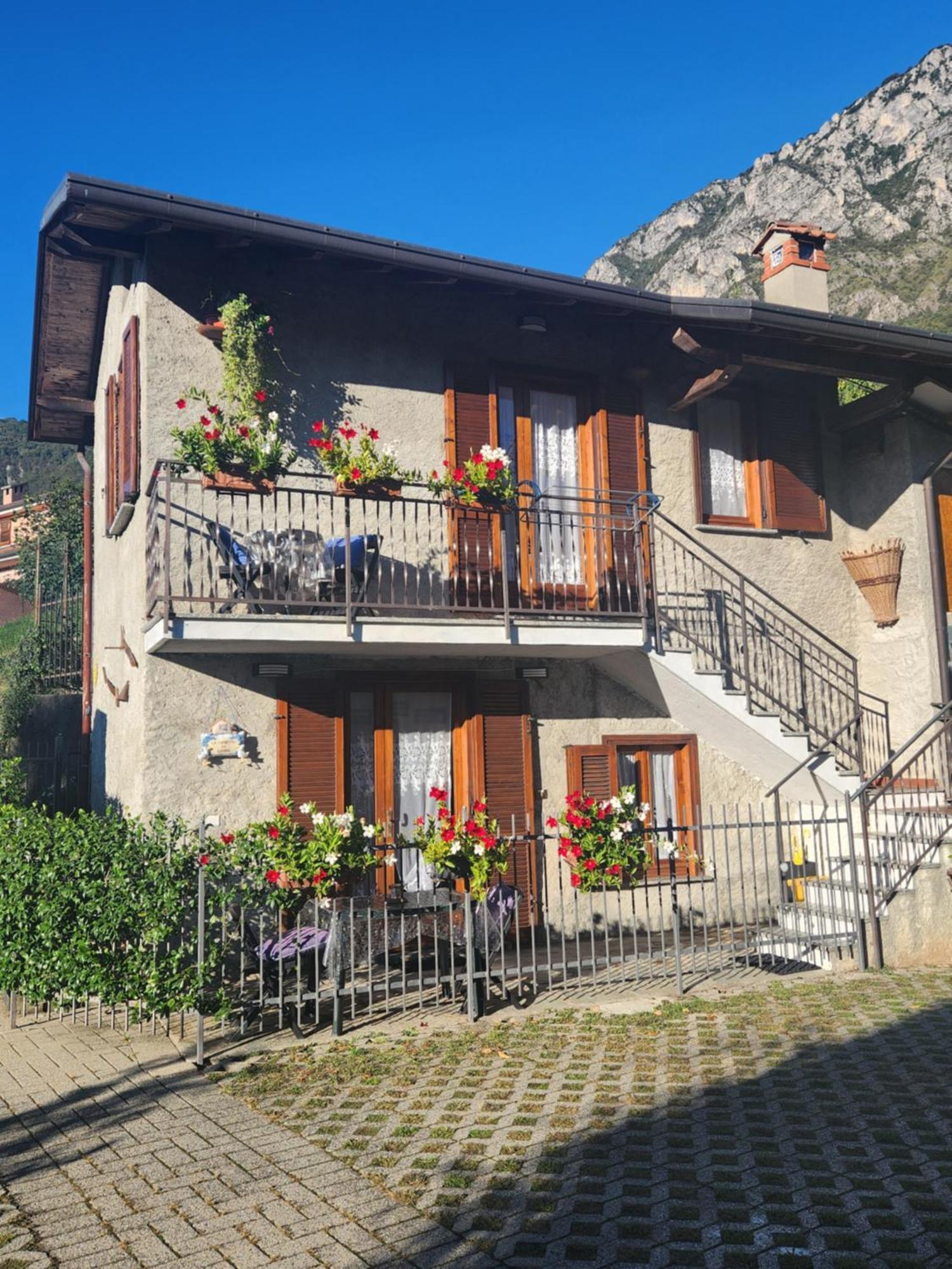 Laura'S Cottage With Lake View, Detached, 5 Kilometers From Varenna Lierna Extérieur photo